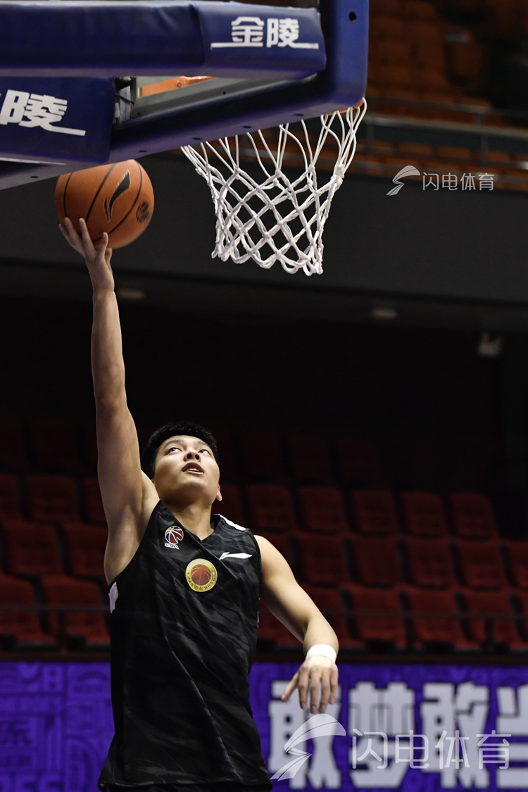 AYX最新入口-包含山东男篮训练开放日，今晚伤情更新引欢呼，NBA季后赛在即，医务组通报恢复的词条